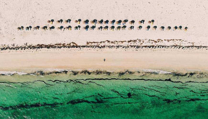 Les plages paradisiaques de Djerba : détente et baignade à deux pas de l’Hôtel Mizwar