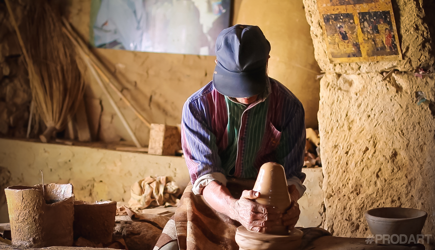 Plongée dans l’artisanat djerbien : entre poterie, tissage et traditions vivantes